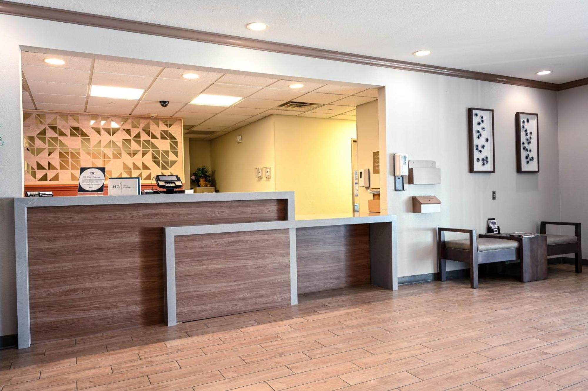 Candlewood Suites Champaign-Urbana University Area By Ihg Bagian luar foto