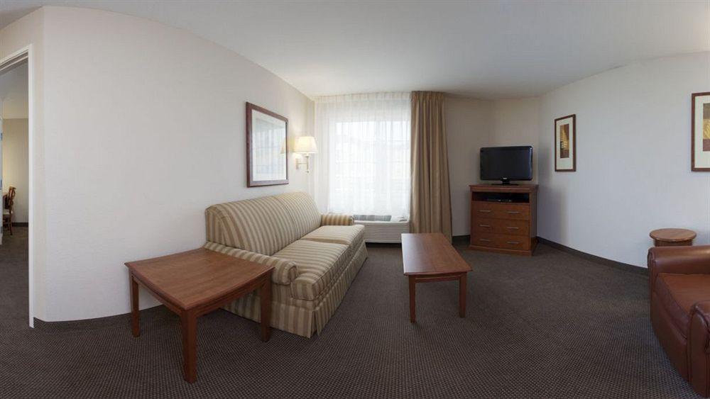 Candlewood Suites Champaign-Urbana University Area By Ihg Bagian luar foto